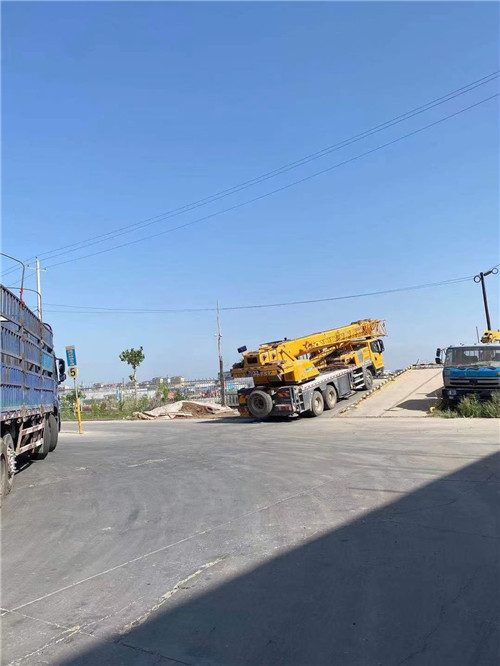 清城区25吨吊车的租赁价格大概是多少？